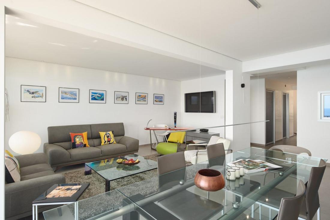 Sunlight - Sky Blue - 3 Bedroom Flat With Sea View On The Promenade Des *